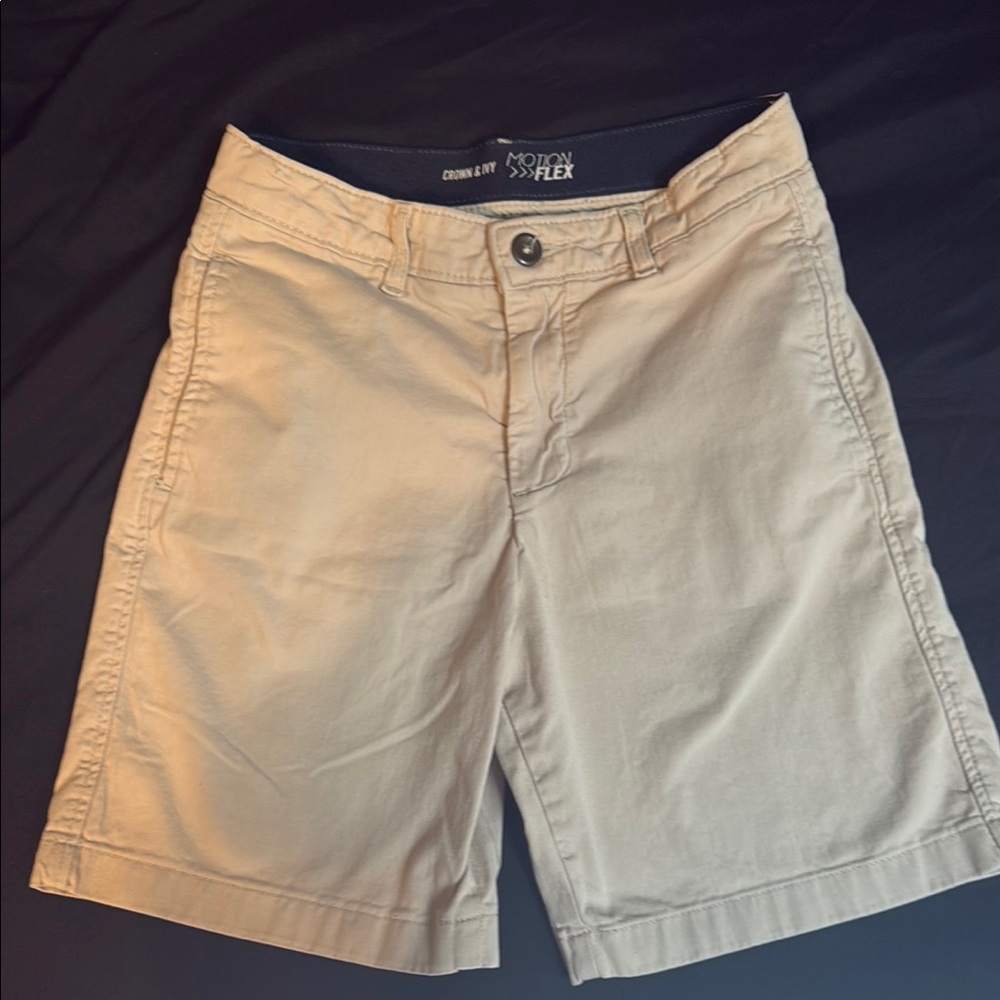 Crown & Ivy Motion Flex Beige Shorts